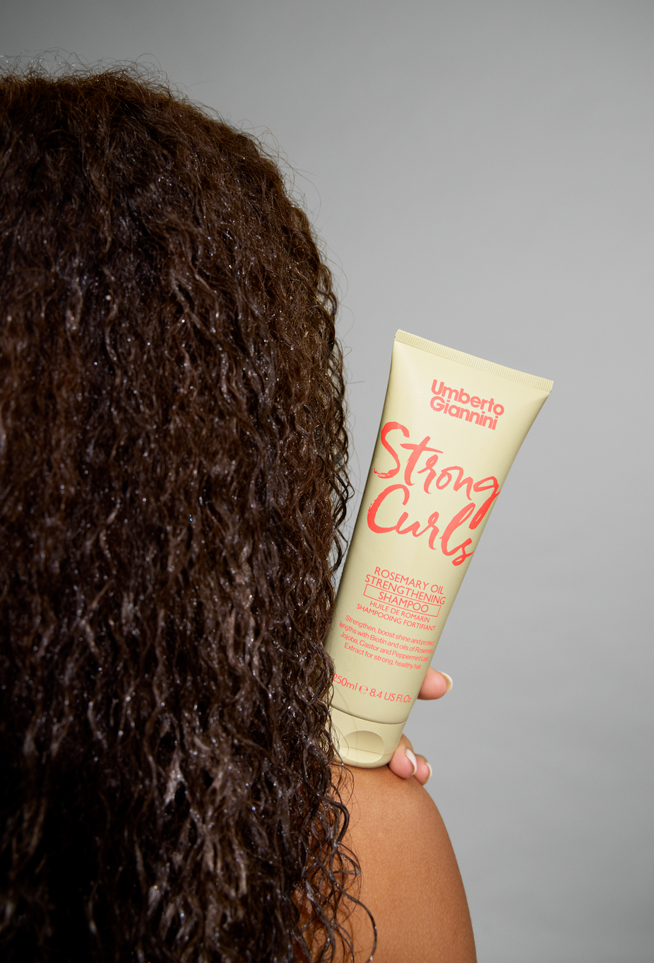 Umberto Giannini Strong Curls šampūnas riebesnei ir normaliai odai