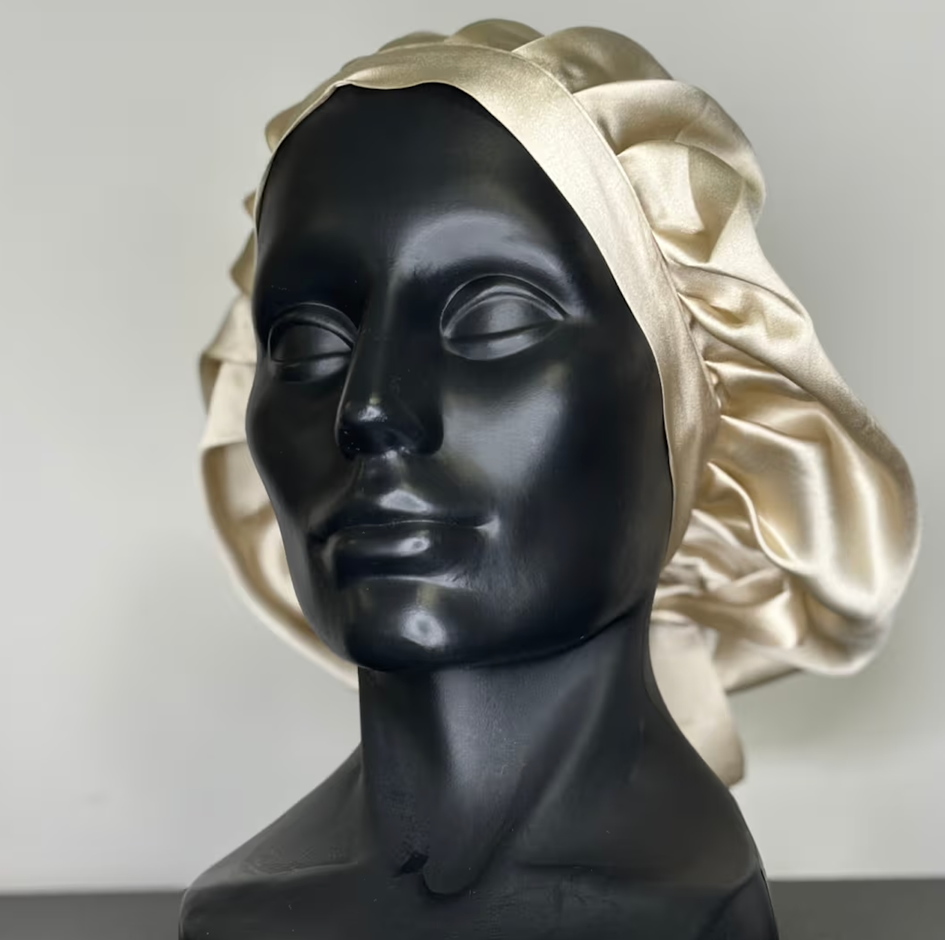 Reguliuojama šilkinė miego kepuraitė