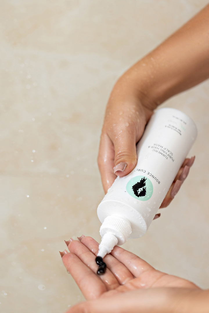 Bounce Curl valomoji plaukų ir galvos odos kaukė su ciberžole